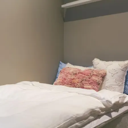 Apartman Dinbnb I Everything Need - 4 Minutes To The Train! *