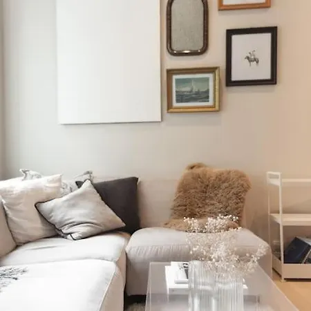 Dinbnb I Everything Need - 4 Minutes To The Train! *