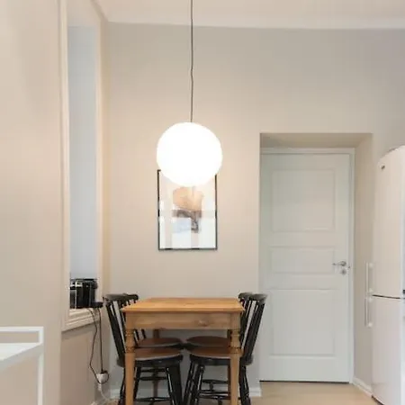 Daire Dinbnb I Everything Need - 4 Minutes To The Train! *