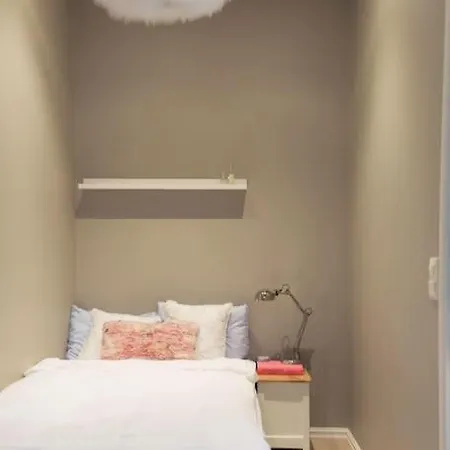 Dinbnb I Everything Need - 4 Minutes To The Train! Apartmán
