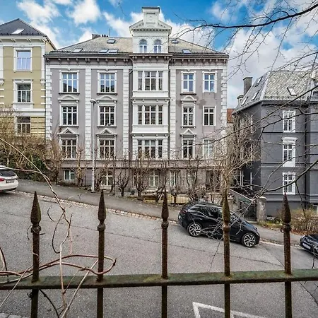 Daire Dinbnb I Everything Need - 4 Minutes To The Train! *